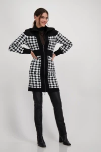 Knitted coat with troyer collar