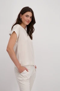 Blouse shirt with cut-out