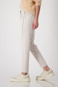 Trousers with zip pockets