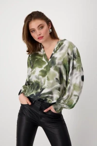 Blouse with floral pattern