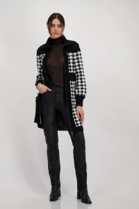 Knitted coat with troyer collar