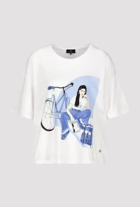 T-shirt with woman drawing