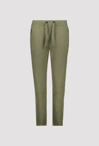 Trousers with zip pockets