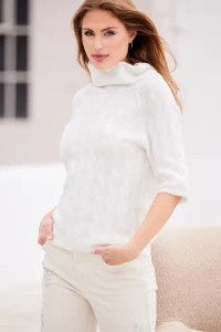 Flauschiger Pullover mit Zopfmuster