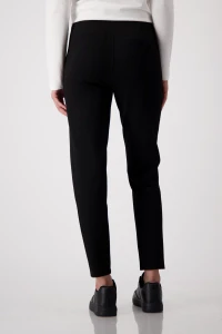 Trousers with zip pockets