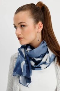 Scarf with floral pattern