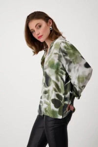 Blouse with floral pattern