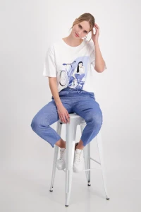 T-shirt with woman drawing