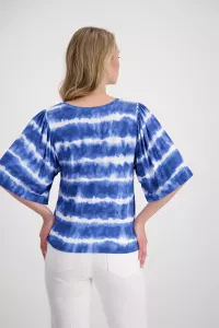 T-shirt with wide sleeves