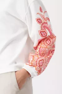 Sweatshirt with mandala pattern