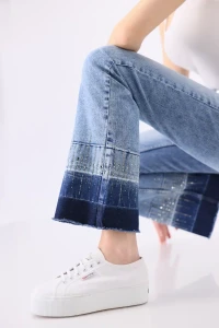 Bootcut Jeans mit Strass Steinen