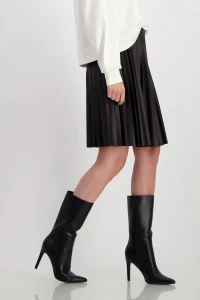 Pleated skirt in leather look