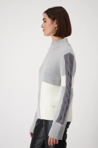 Colour blocking jumper