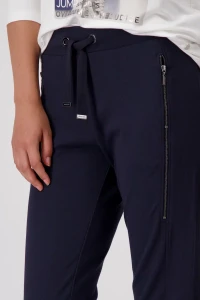 Trousers with zip pockets