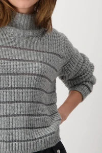 Stand-up collar jumper