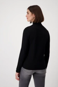 Shirt with stand-up collar