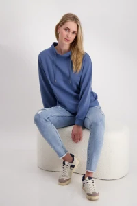 Stand-up collar sweatshirt