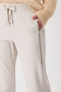 Trousers with zip pockets