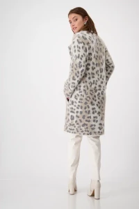 Fleecy coat with leopard pattern