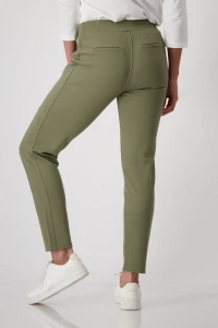 Trousers with zip pockets