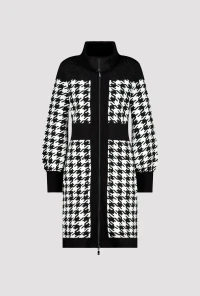 Knitted coat with troyer collar