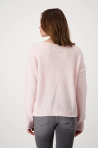 Knitted jumper with external seams