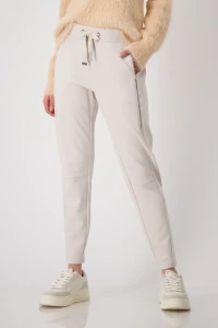 Trousers with zip pockets