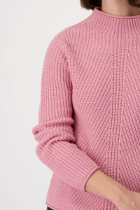 Knitted jumper with half-cardigan stitch pattern