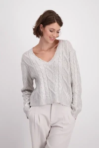 Glänzender Pullover mit Zopfmuster