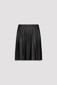 Pleated skirt in leather look