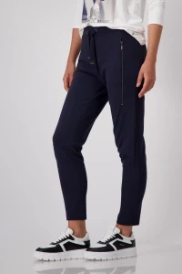 Trousers with zip pockets