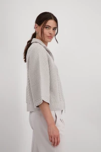 Strickjacke mit weiten Ärmeln