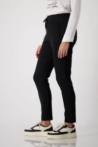 Trousers with ribbed structure