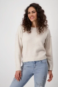 Knitted jumper with external seams