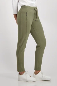 Trousers with zip pockets