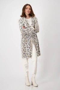 Fleecy coat with leopard pattern