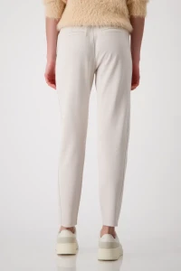 Trousers with zip pockets