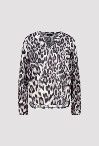 Blouse with leopard print pattern