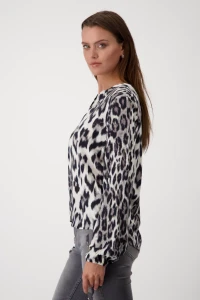 Blouse with leopard print pattern