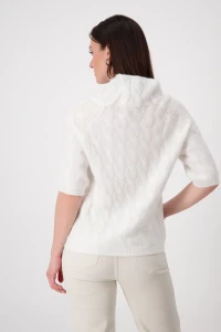 Flauschiger Pullover mit Zopfmuster