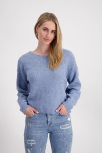 Knitted jumper with external seams