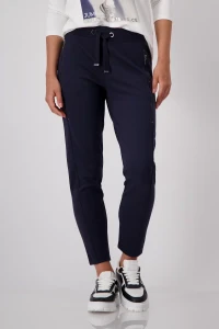 Trousers with zip pockets