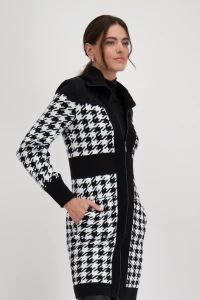 Knitted coat with troyer collar