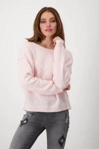 Knitted jumper with external seams